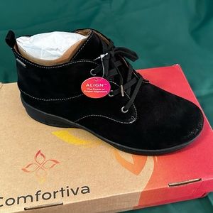 Short black suede boots